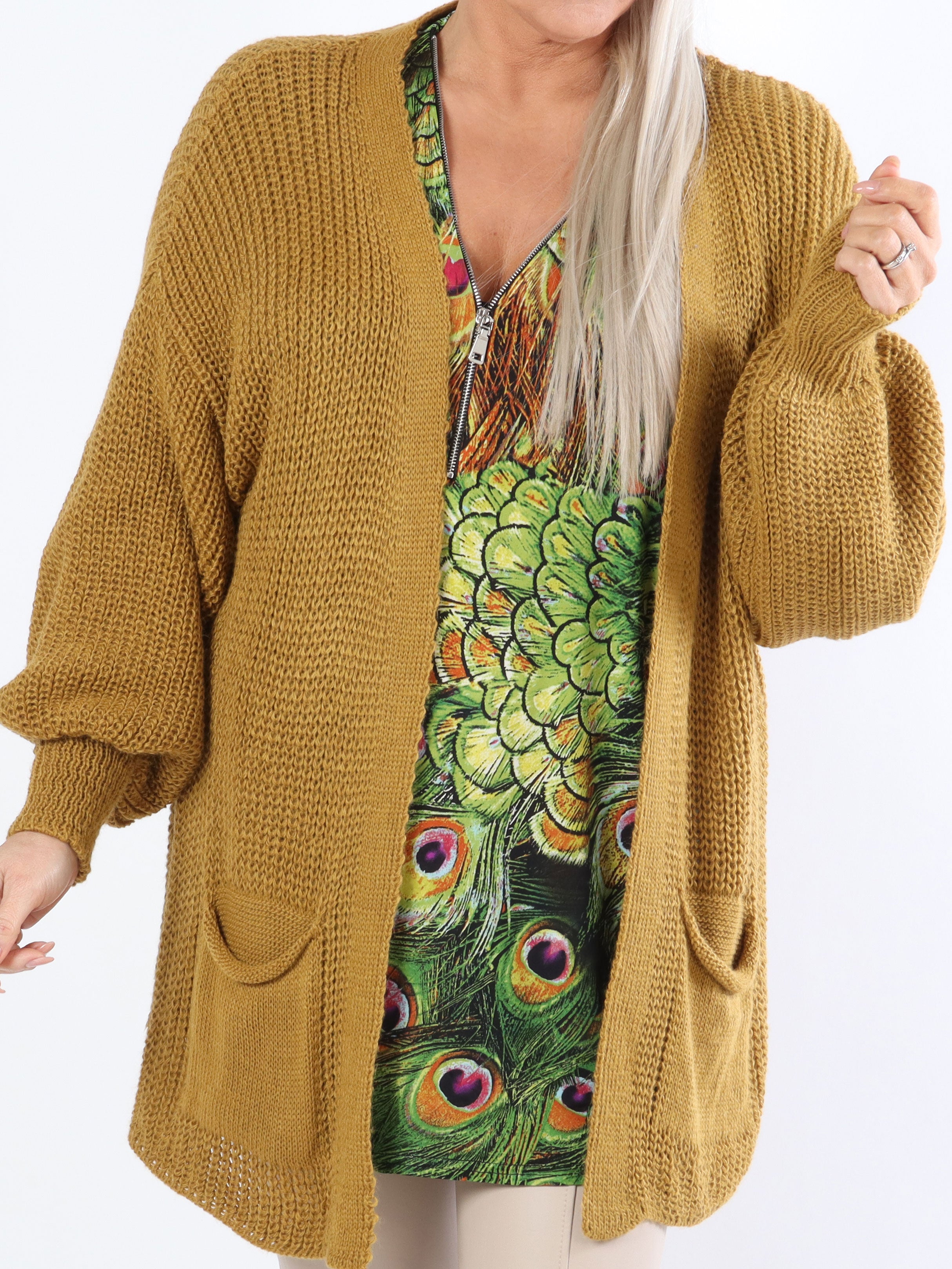 Sally Short - Söt stickad plus size kofta med ballongärmar